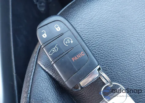 2018 Jeep Compass Latitude 4X4 z USA, uszkodzony, nr VIN 3C4NJDBB7JT262661